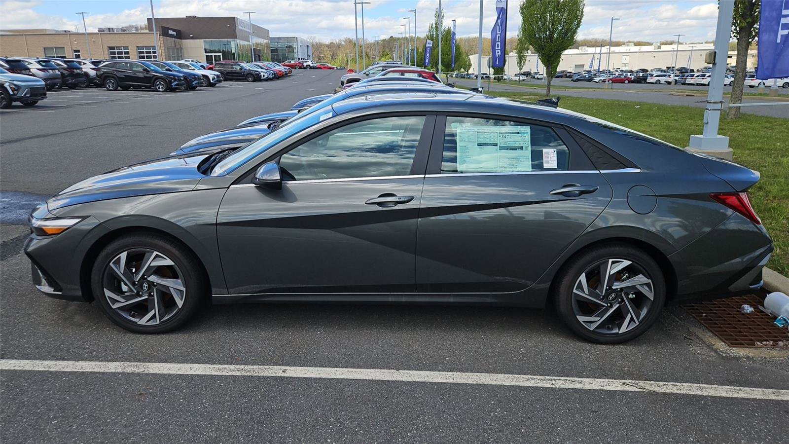 New 2026 Hyundai Elantra Limited w/ Cargo Package FWD image 4
