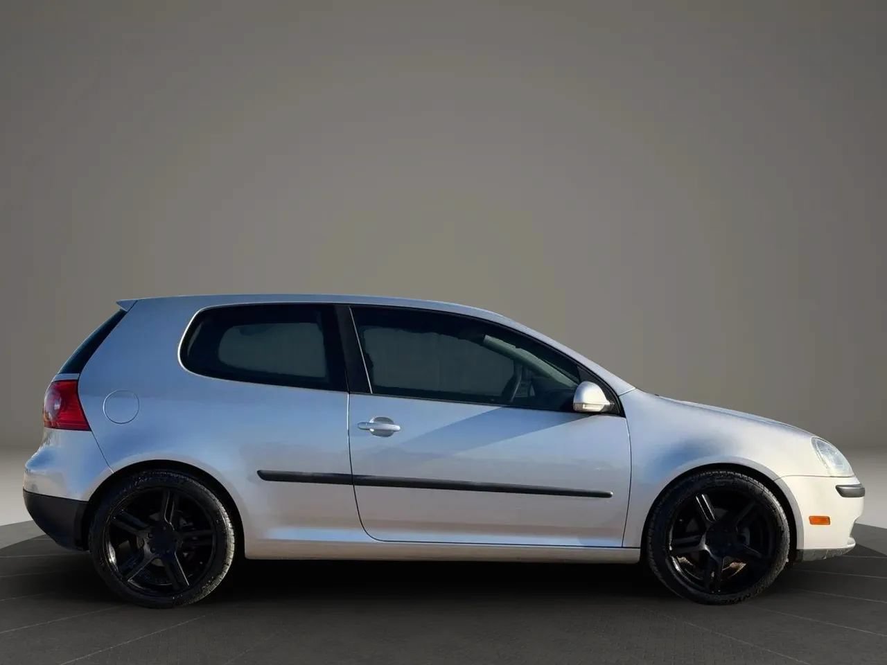 Used 2009 Volkswagen Rabbit S FWD image 4