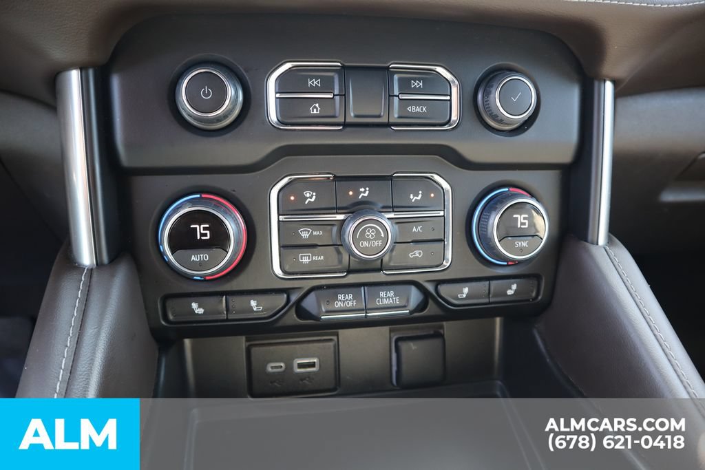 Used 2024 Chevrolet Suburban LT RWD image 32