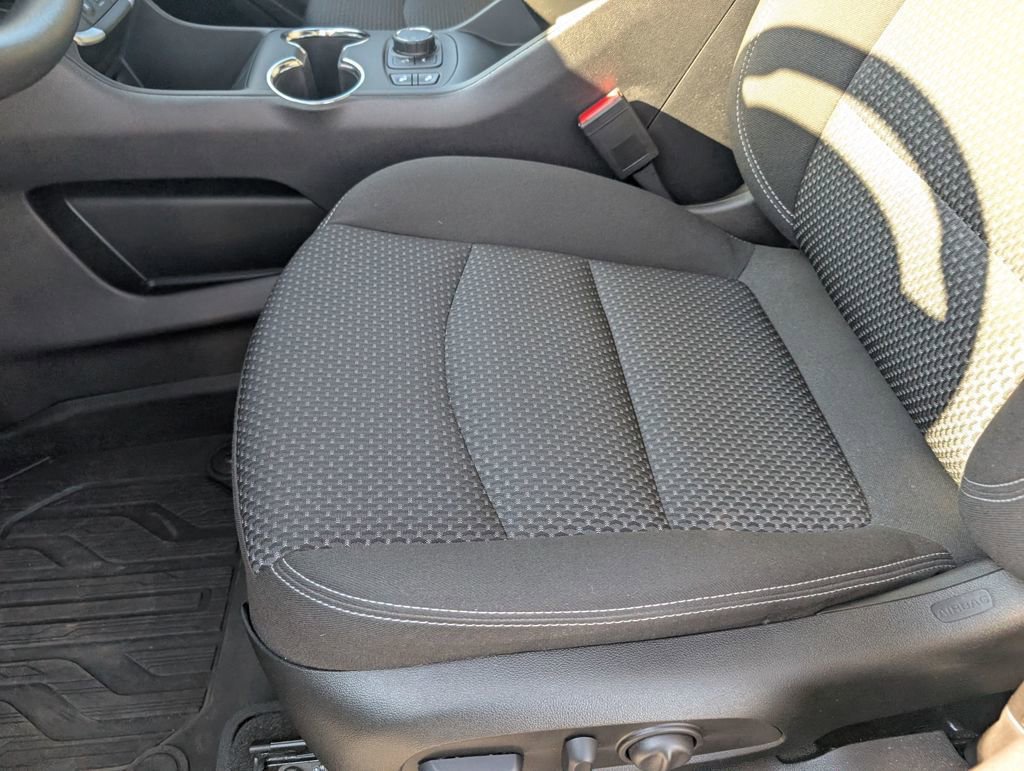 Used 2024 GMC Terrain SLE w/ Driver Convenience Package image 23