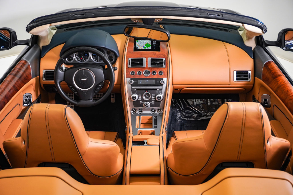 Used 2014 Aston Martin DB9 Volante RWD image 22
