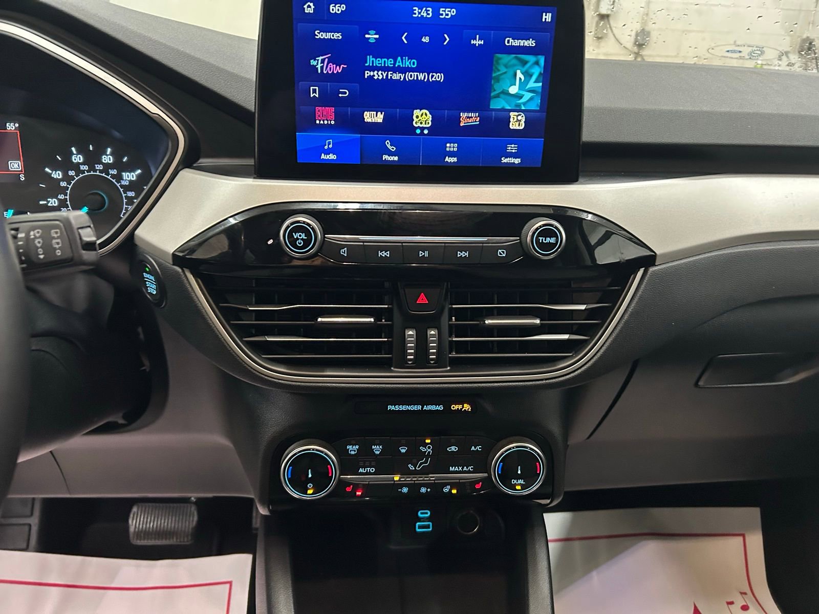 Used 2022 Ford Escape SE w/ SE Sport Appearance Package image 18