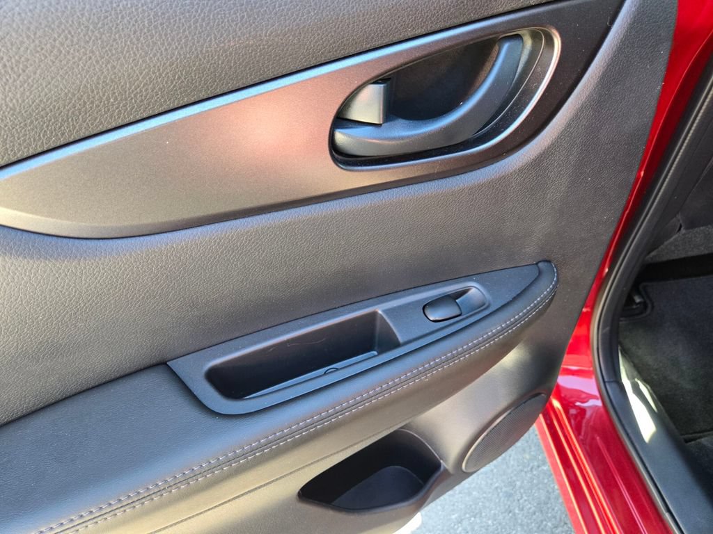 Certified 2022 Nissan Rogue Sport S AWD/4WD image 18