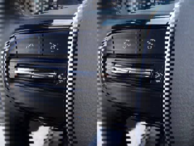 Used 2024 Chevrolet Colorado LT w/ LT Convenience Package image 16