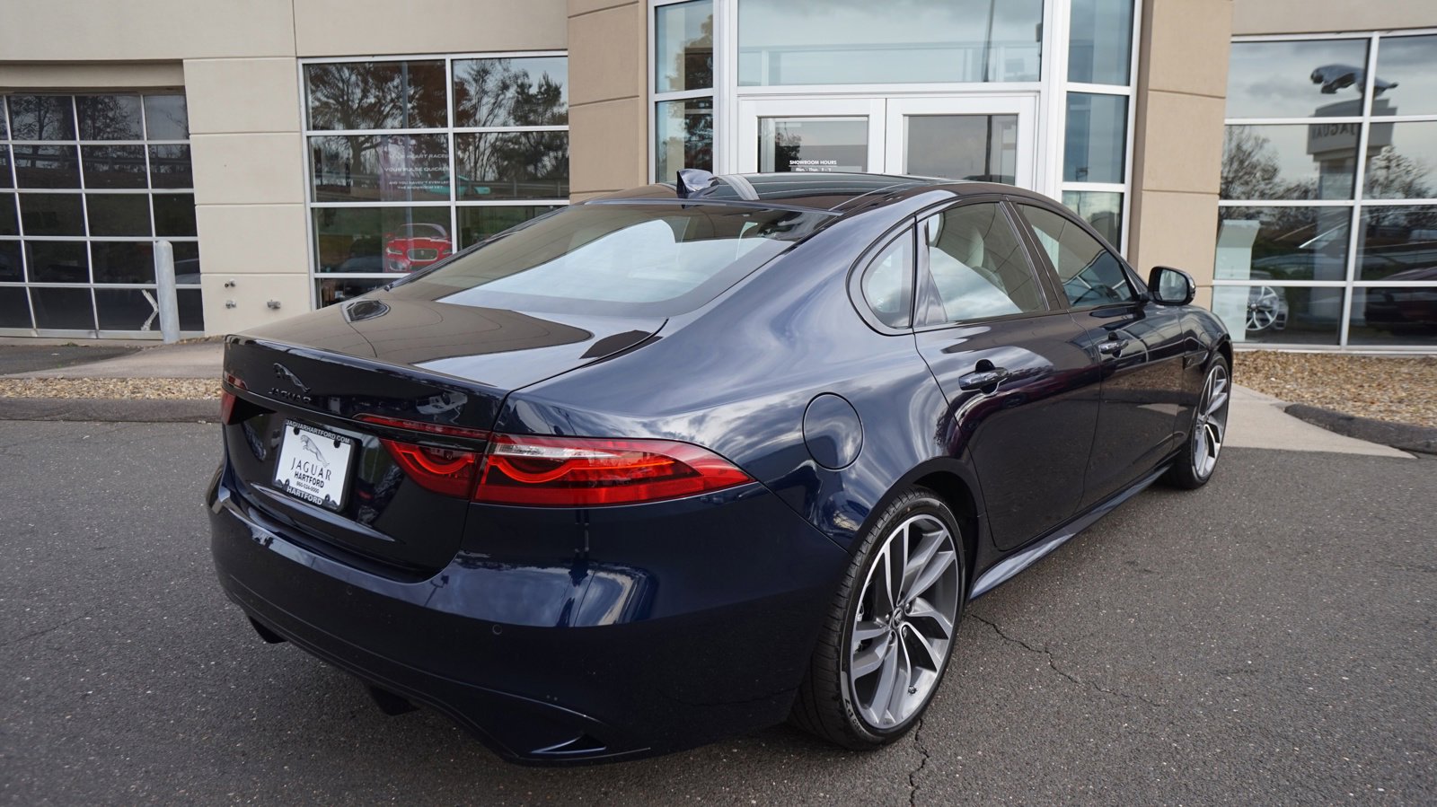 Used 2024 Jaguar XF R-Dynamic SE image 3