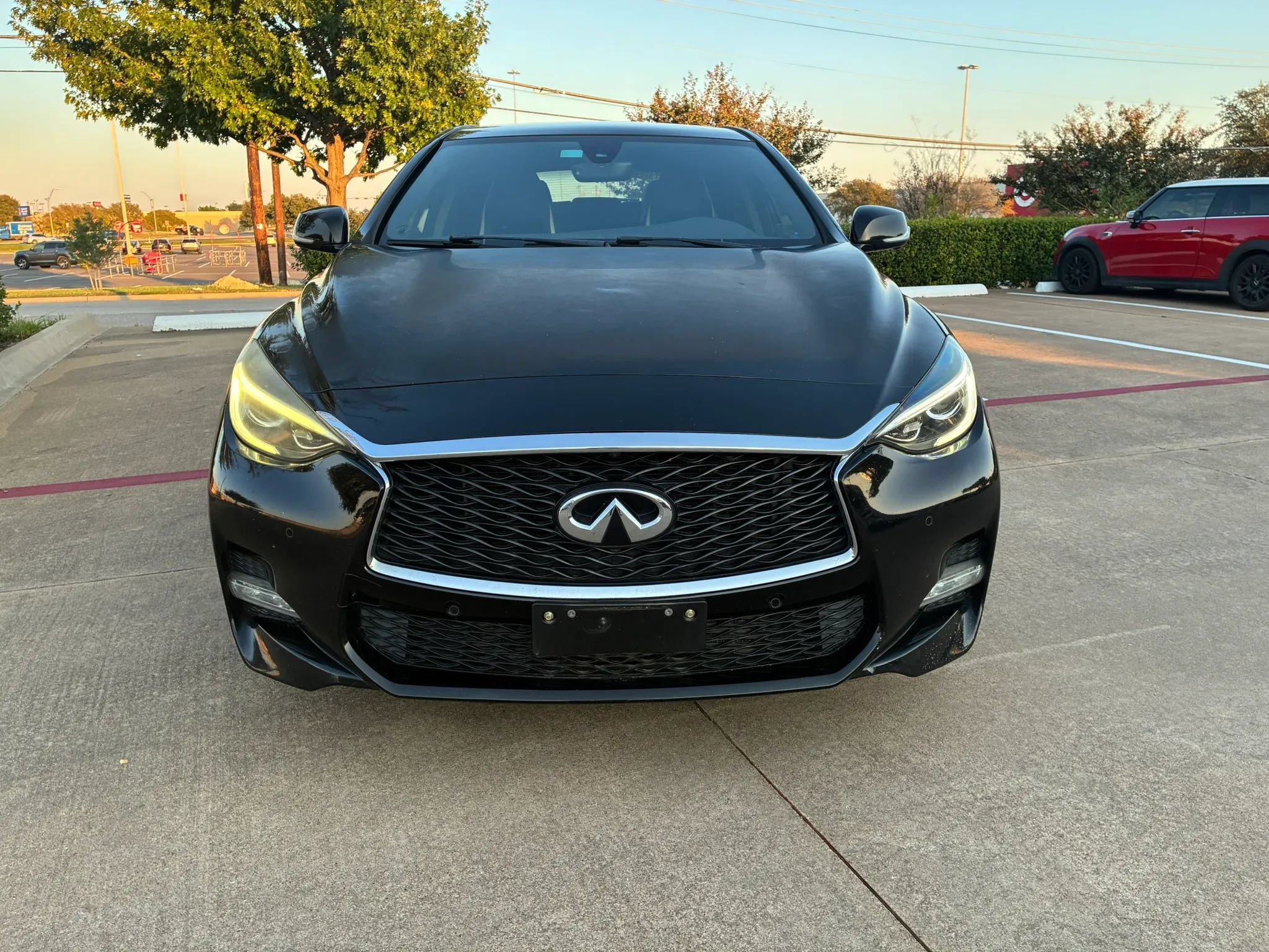 Used 2017 INFINITI QX30 Sport w/ Sport Leather Package FWD image 2