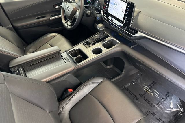 Used 2023 Toyota Sienna XSE w/ XSE Plus Package AWD/4WD image 19