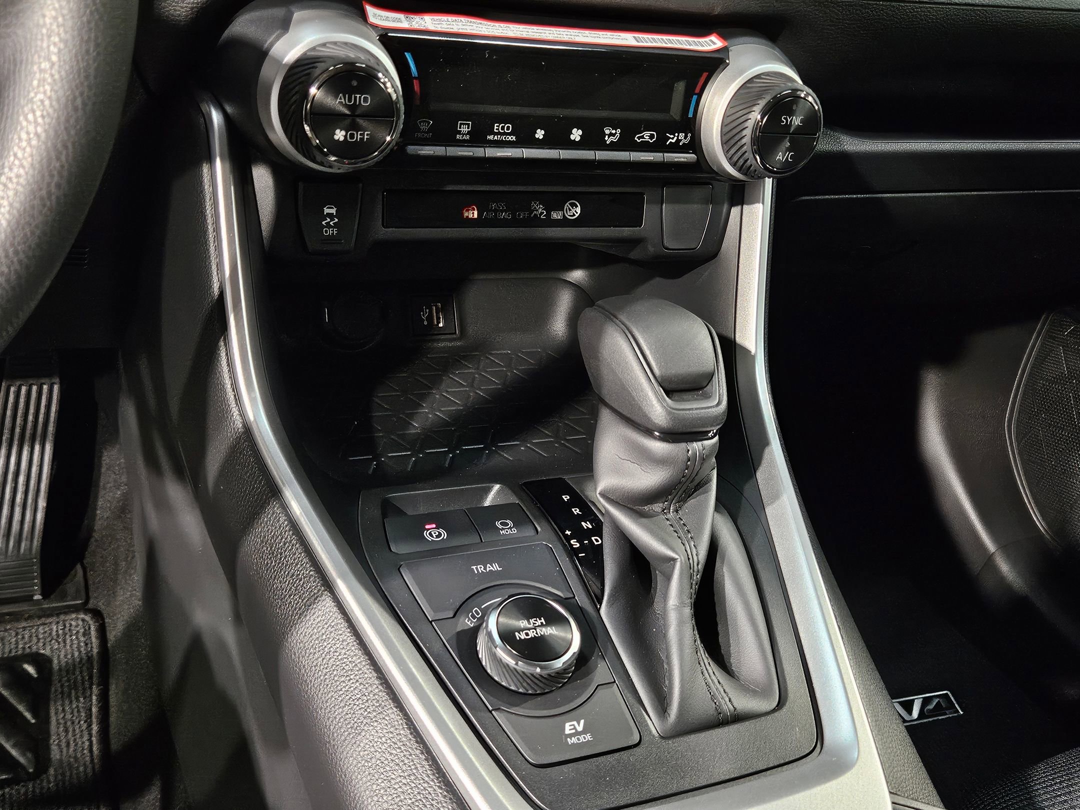 New 2025 Toyota RAV4 LE image 18