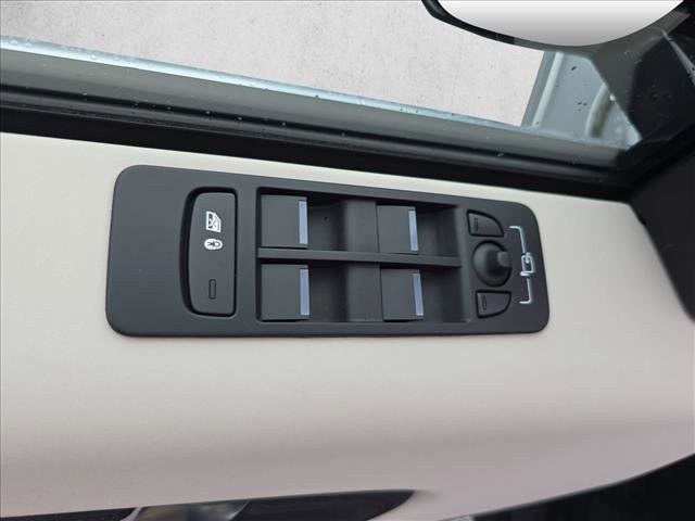 Certified 2025 Land Rover Discovery Sport S image 26