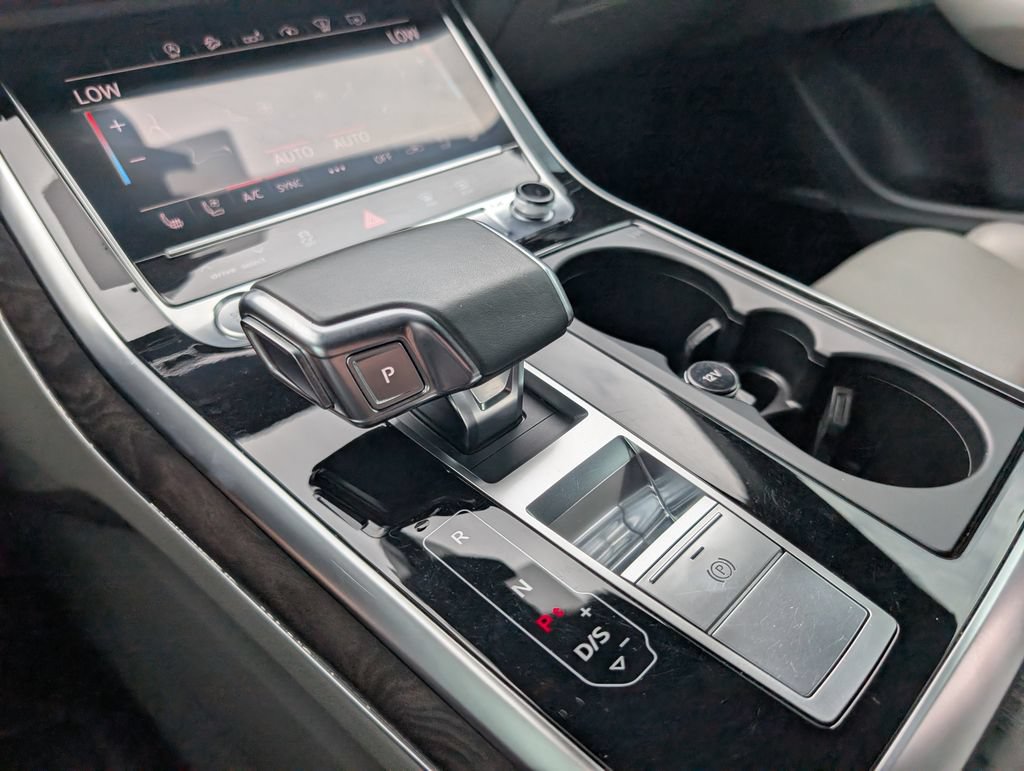 Used 2020 Audi Q8 Prestige AWD/4WD image 23