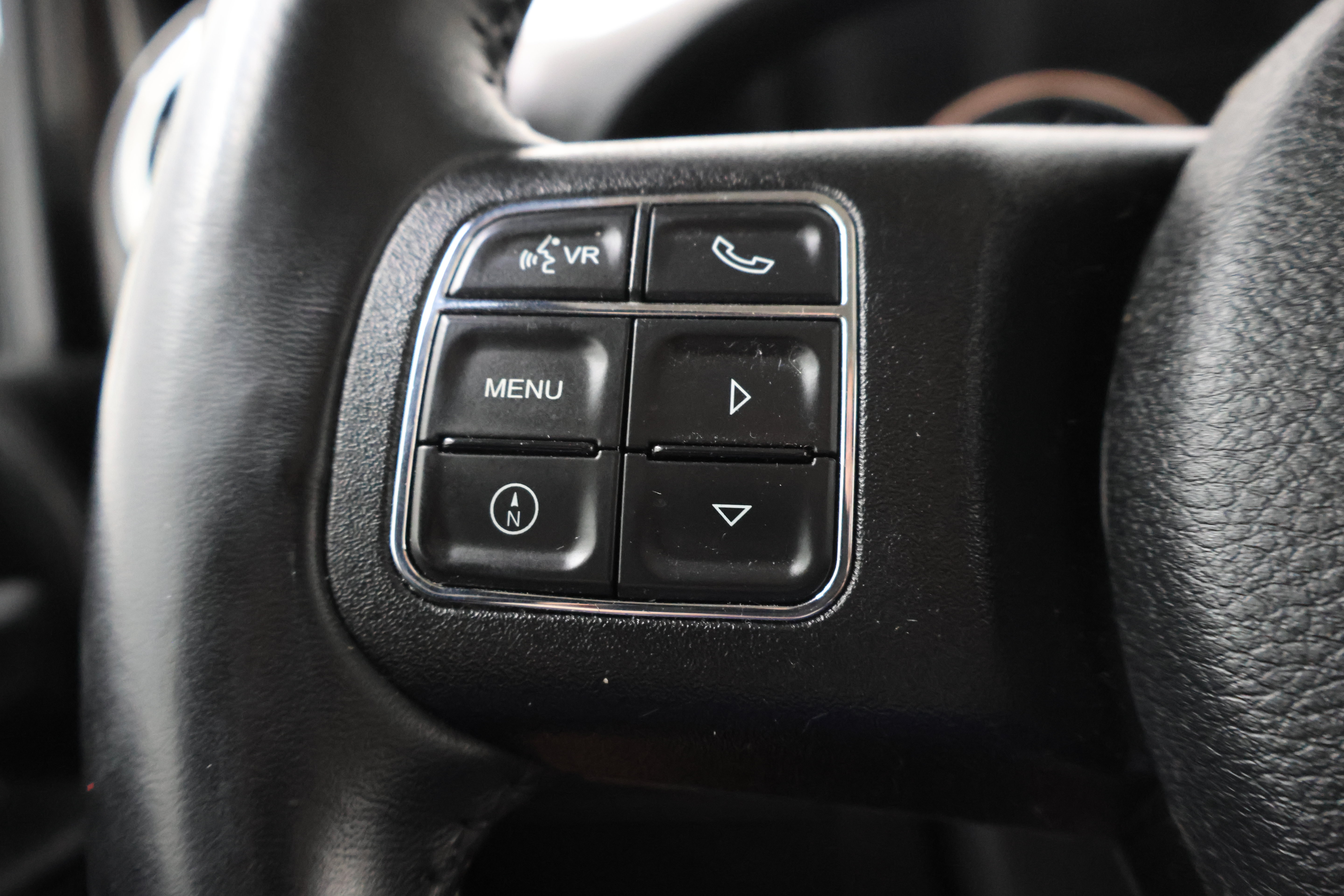 Used 2017 Jeep Wrangler Unlimited Sahara w/ Connectivity Group AWD/4WD image 12