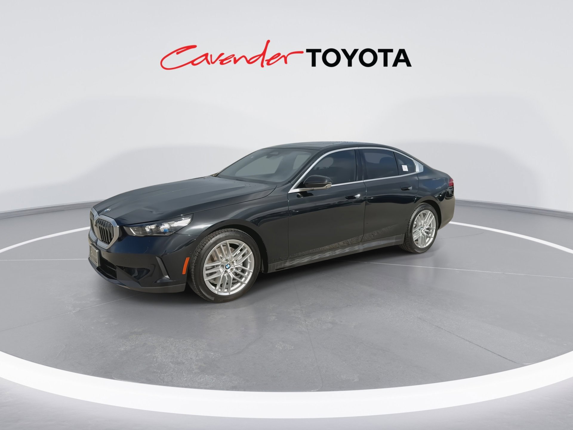 Used 2024 BMW 530i xDrive w/ Premium Package AWD/4WD image 4