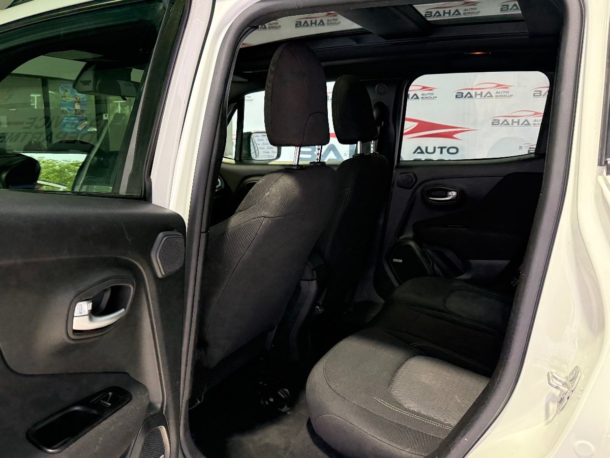 Used 2021 Jeep Renegade Latitude w/ Sun & Sound Group FWD image 29