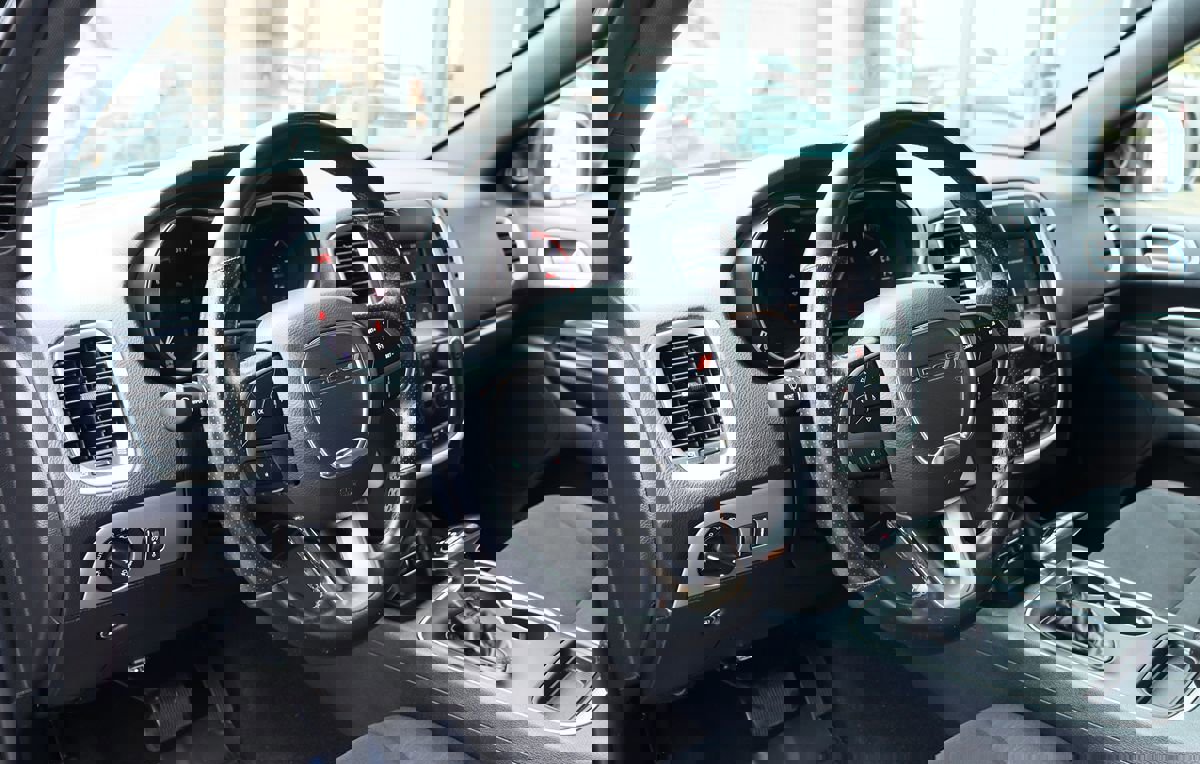 Used 2020 Dodge Durango SXT image 41