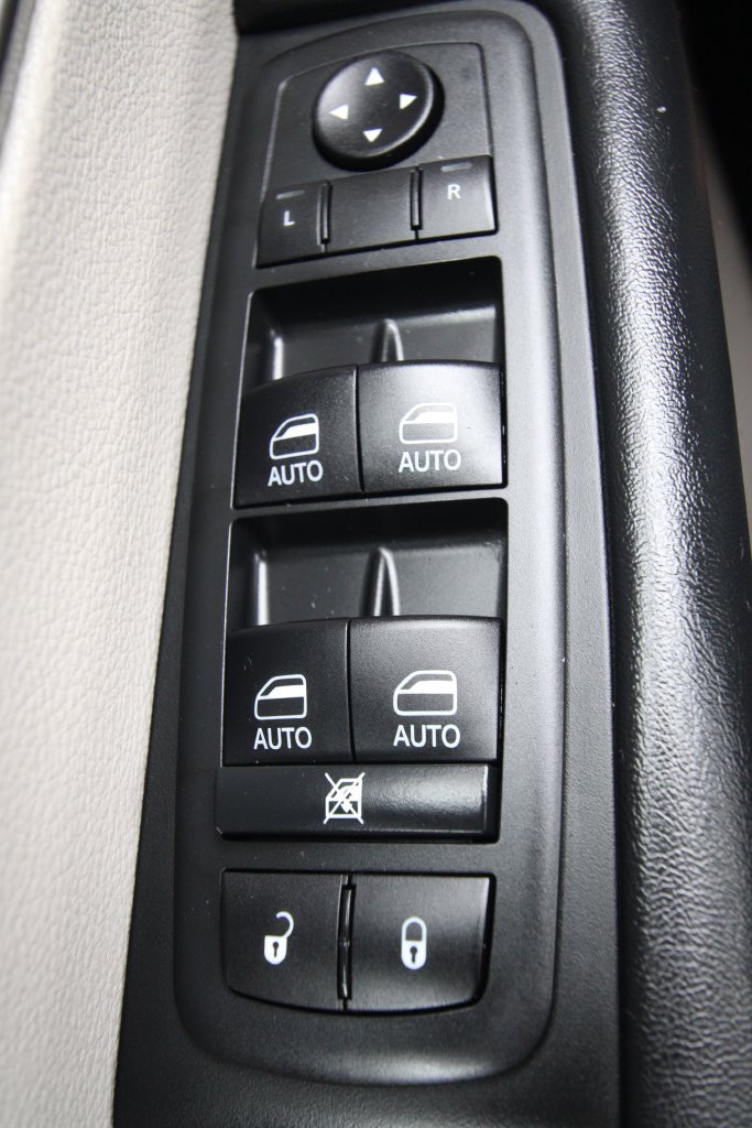 Used 2020 Chrysler Pacifica Touring-L Plus FWD image 26