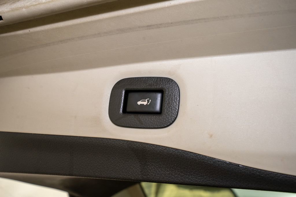 Used 2017 Nissan Rogue SV w/ SV Premium Package image 7