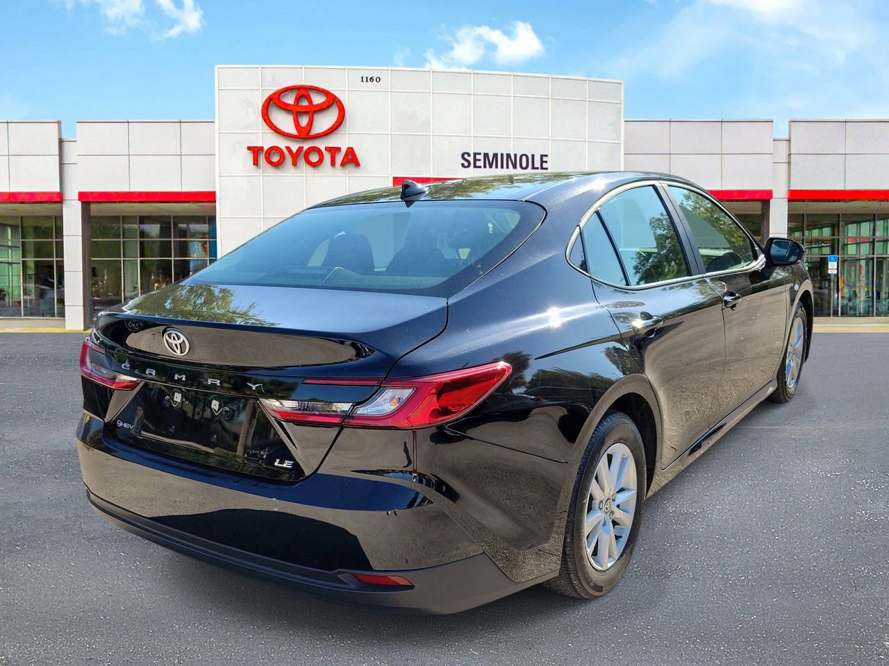 Used 2025 Toyota Camry LE image 3