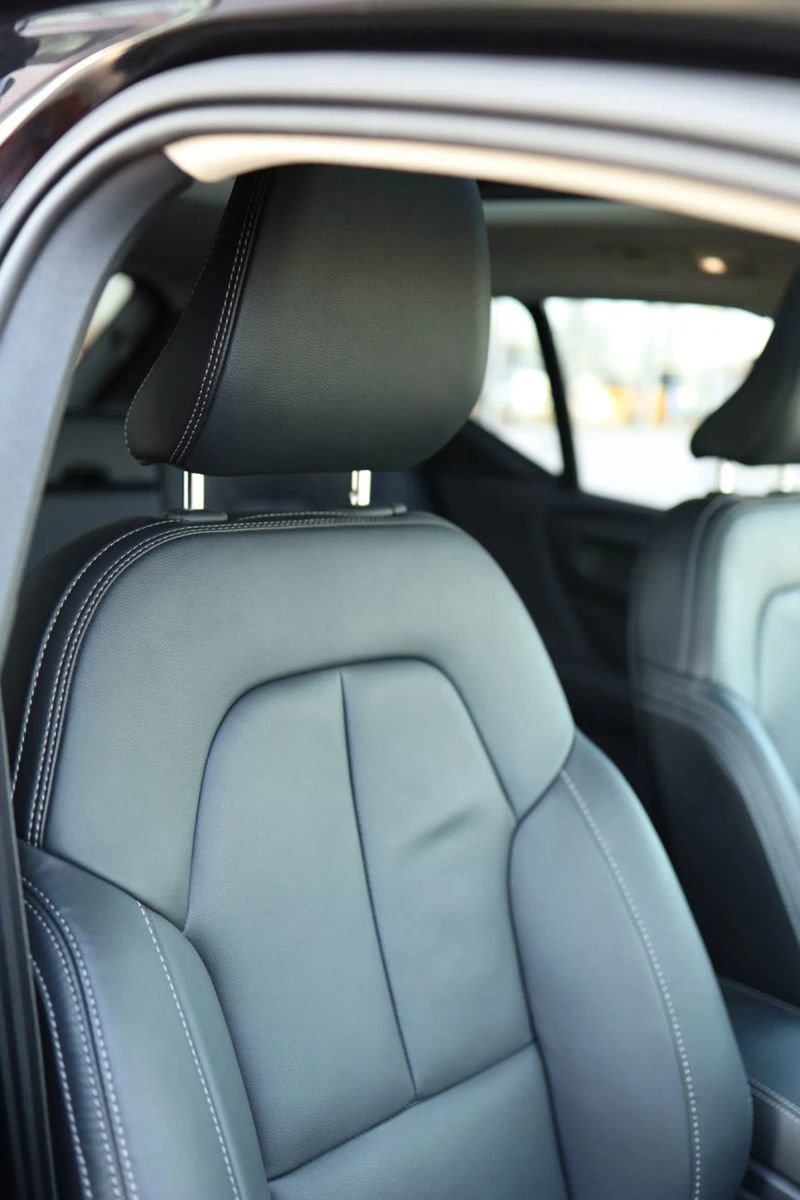 Used 2025 Volvo XC40 B5 Core image 52