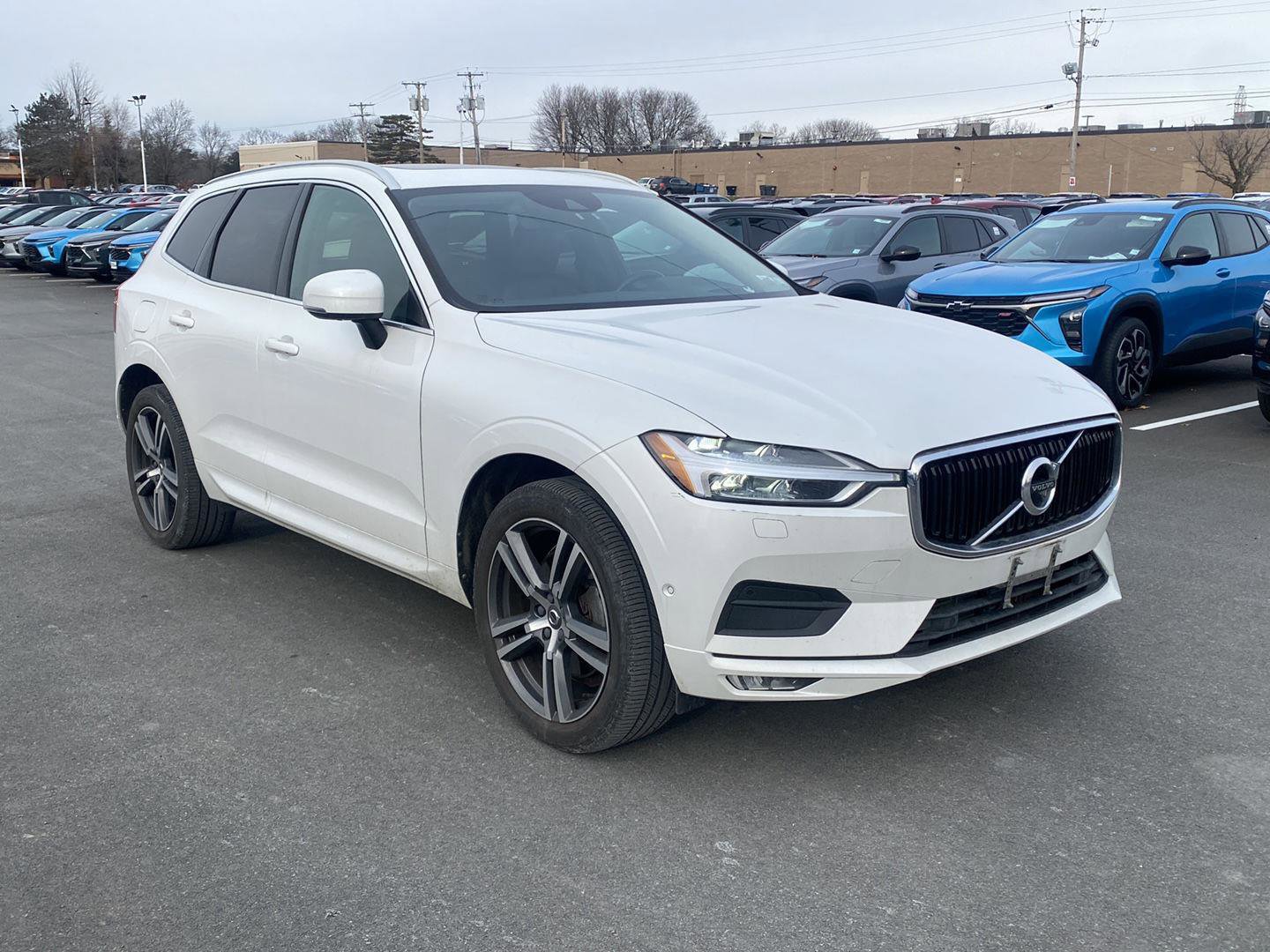 Used 2018 Volvo XC60 T6 Momentum w/ Advanced Package image 4