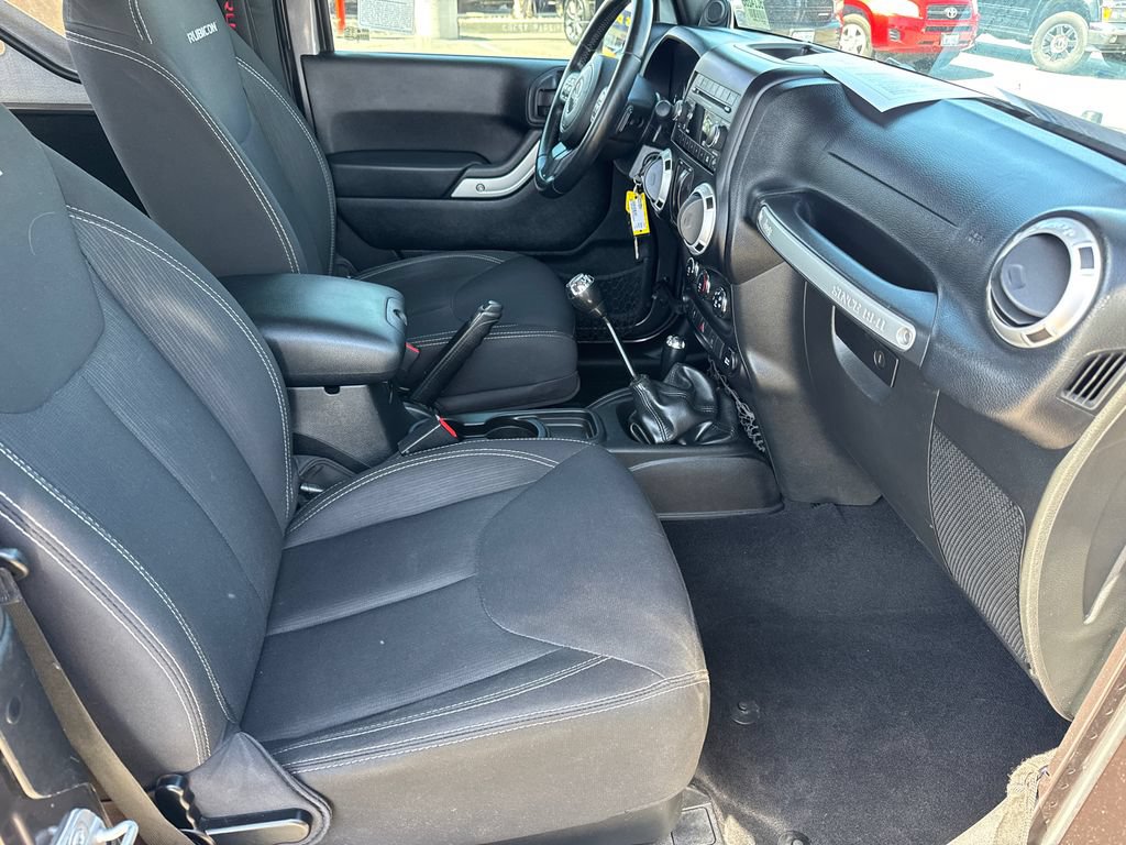 Used 2014 Jeep Wrangler Rubicon w/ Power Convenience Group AWD/4WD image 16