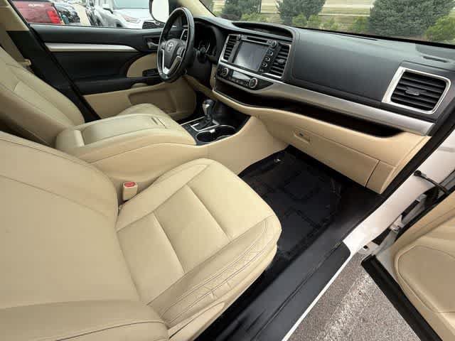 Used 2015 Toyota Highlander XLE AWD/4WD image 23