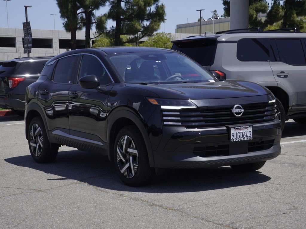 Used 2025 Nissan Kicks SV FWD image 2