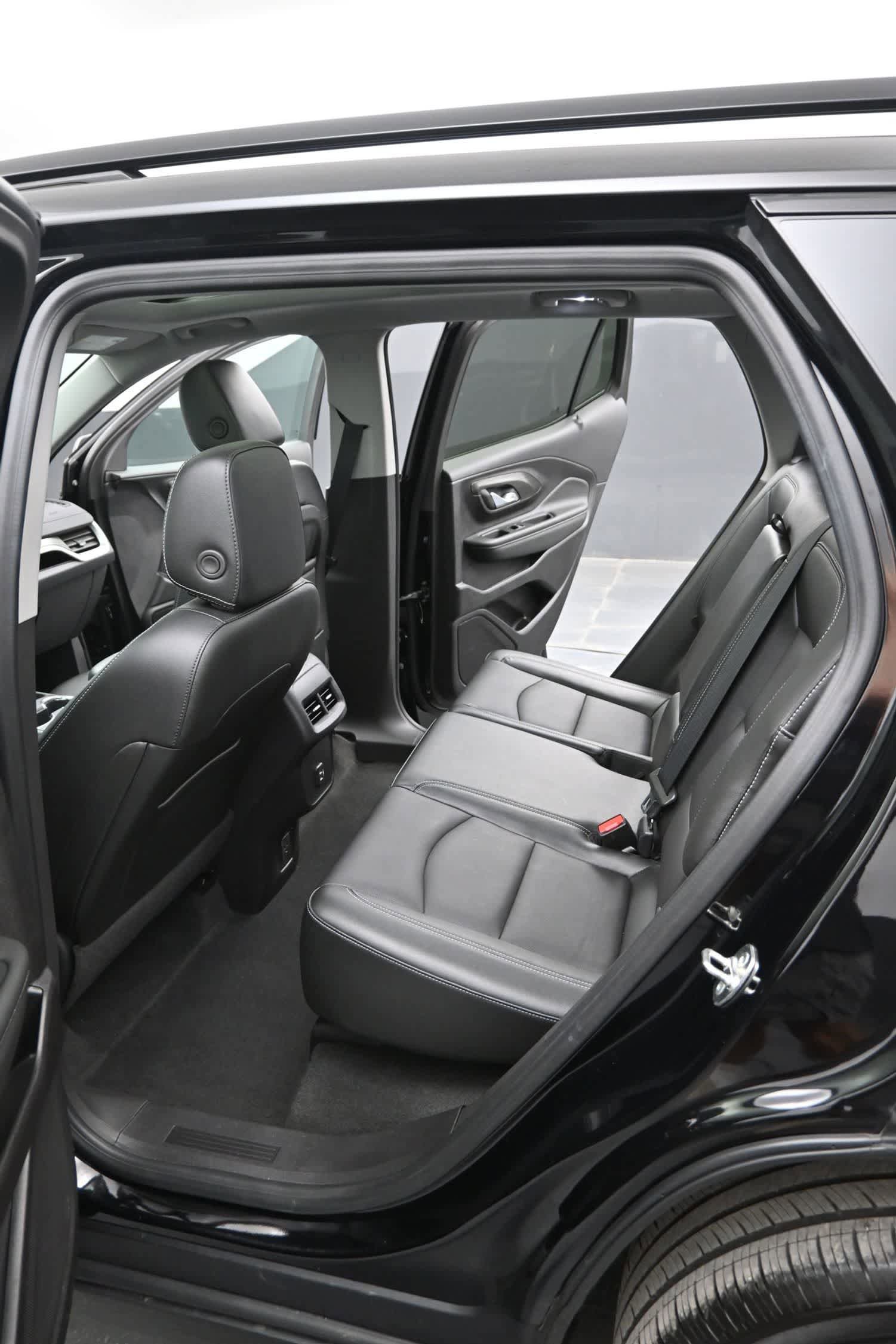Used 2024 GMC Terrain SLT w/ Tech Package AWD/4WD image 15