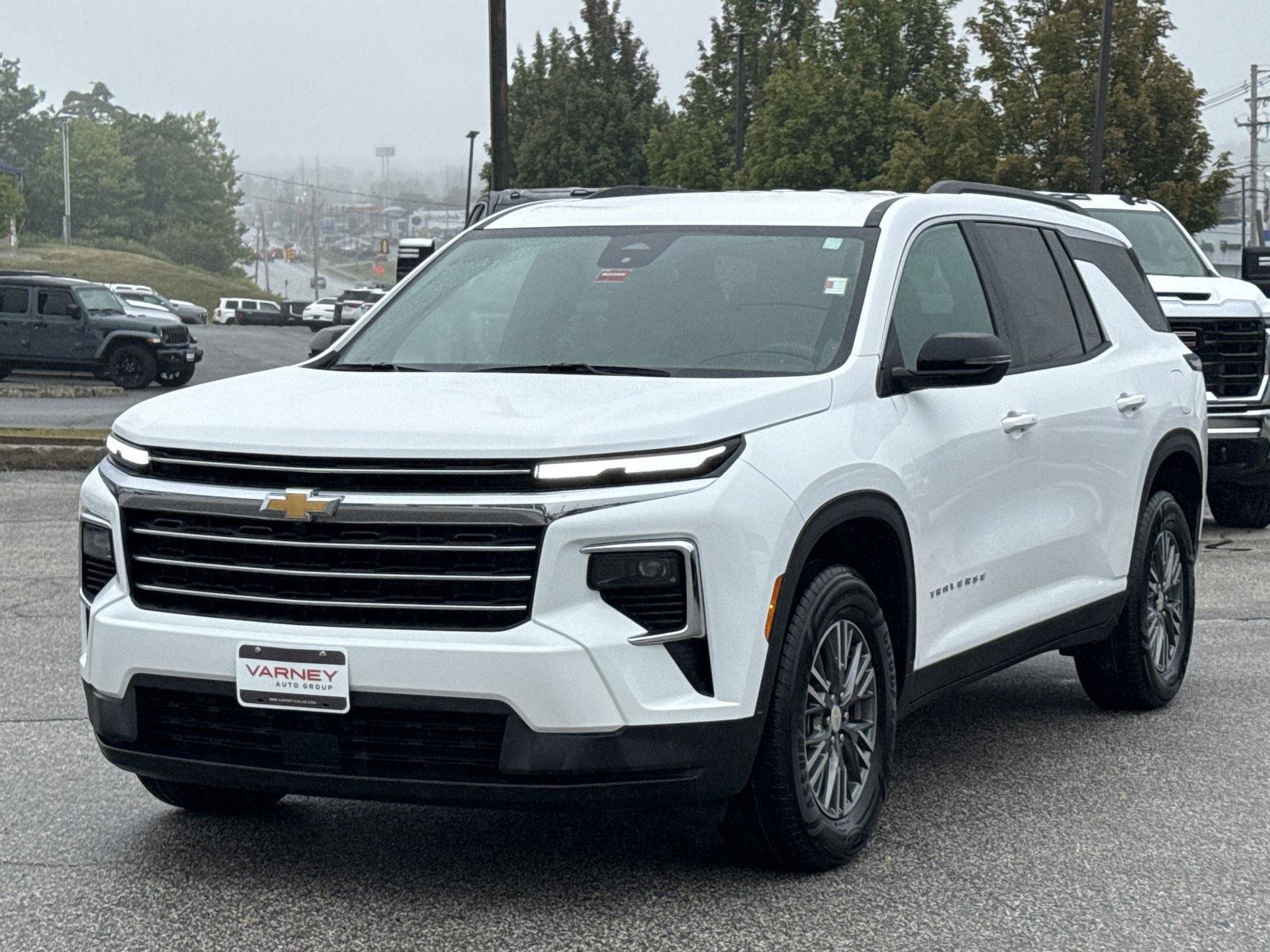 Used 2025 Chevrolet Traverse LT