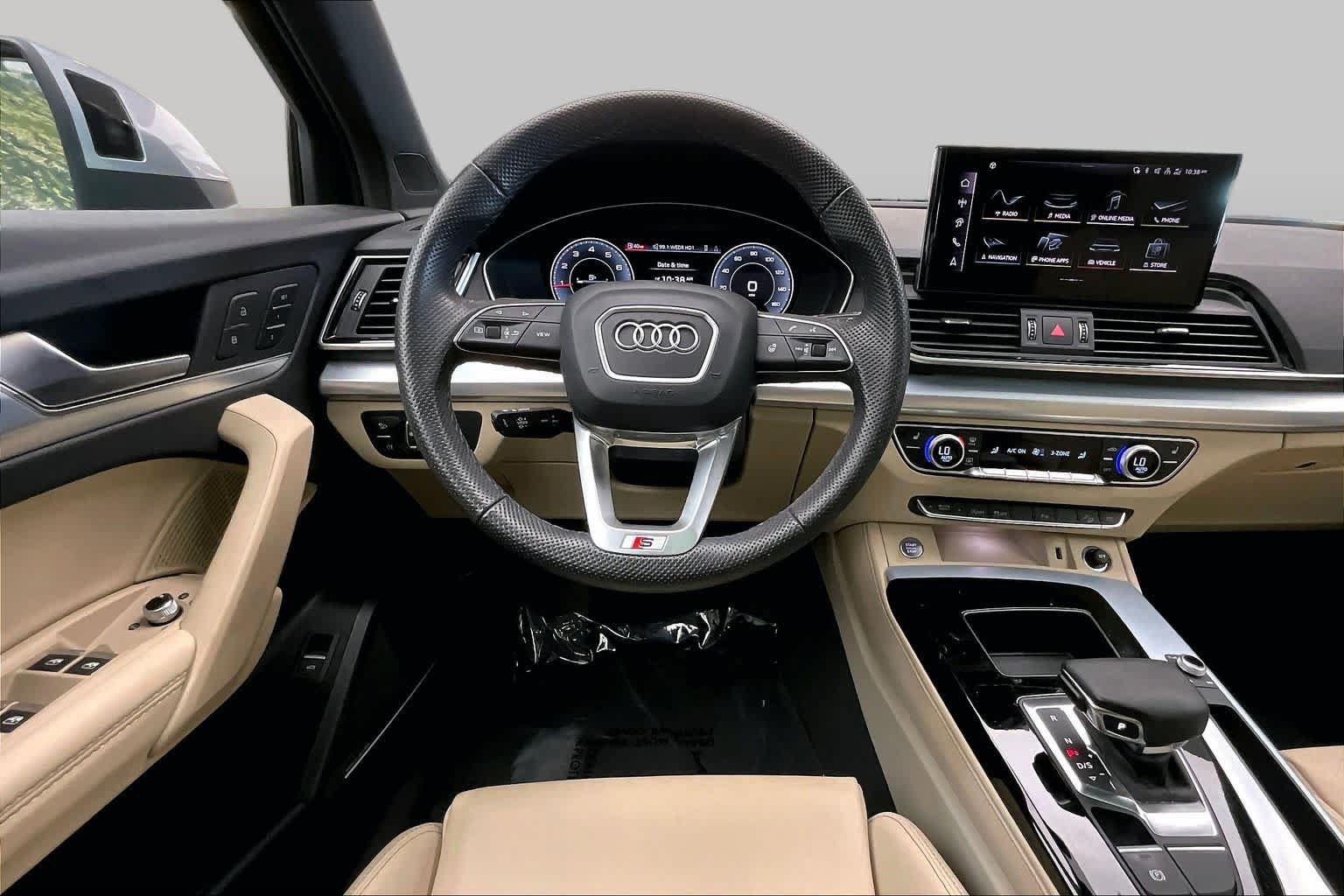 Certified 2025 Audi Q5 2.0T Premium Plus w/ Premium Plus Package AWD/4WD image 6