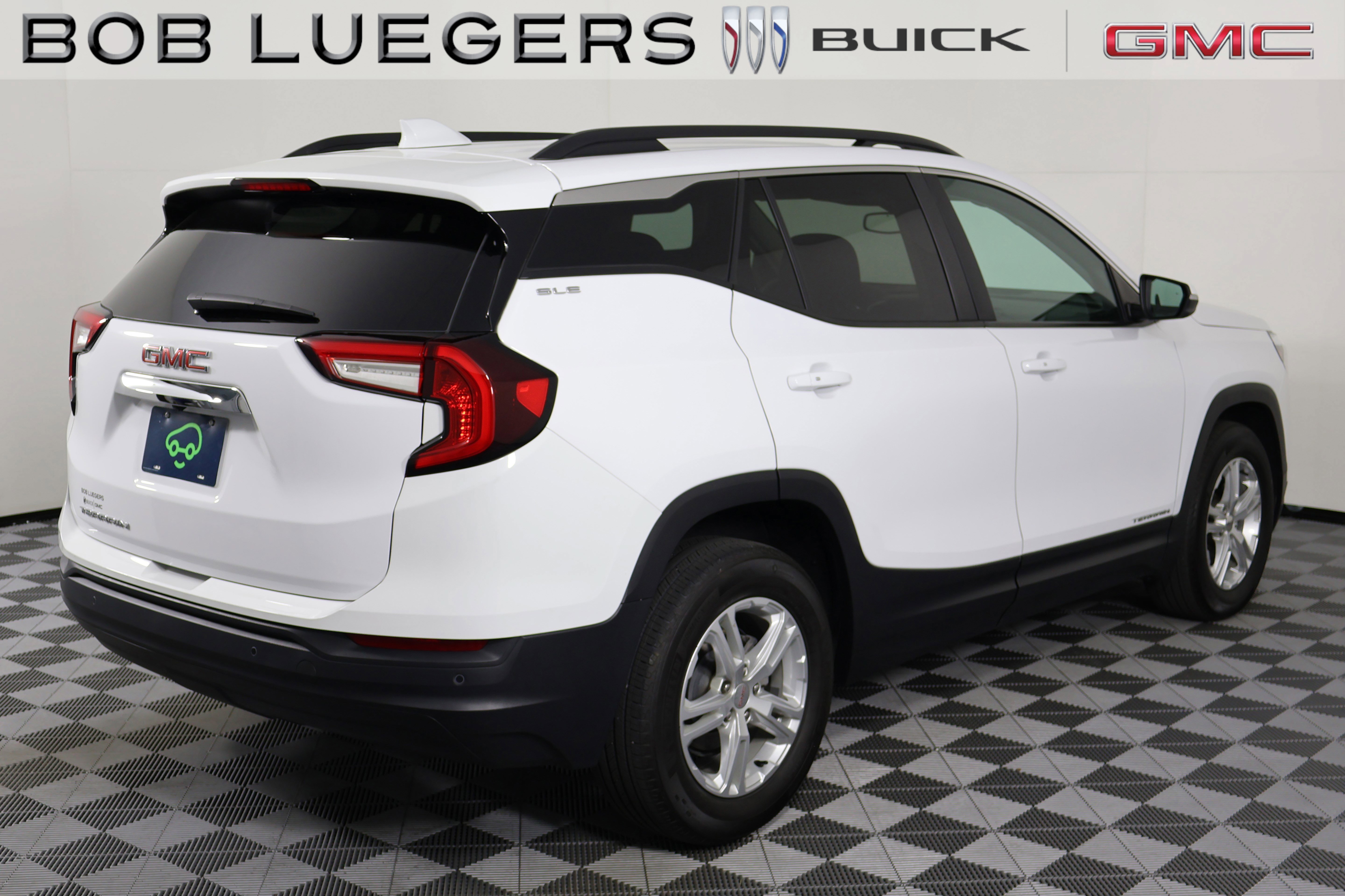 Certified 2024 GMC Terrain SLE w/ Driver Convenience Package FWD image 7