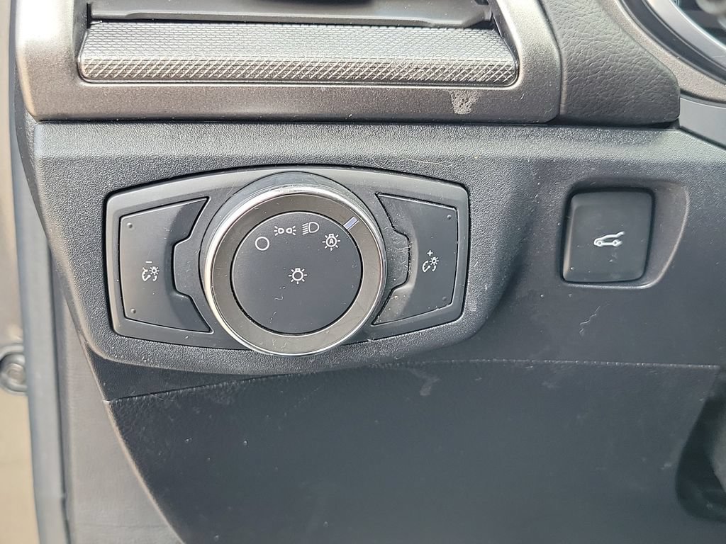 Used 2020 Ford Fusion SE AWD/4WD image 14