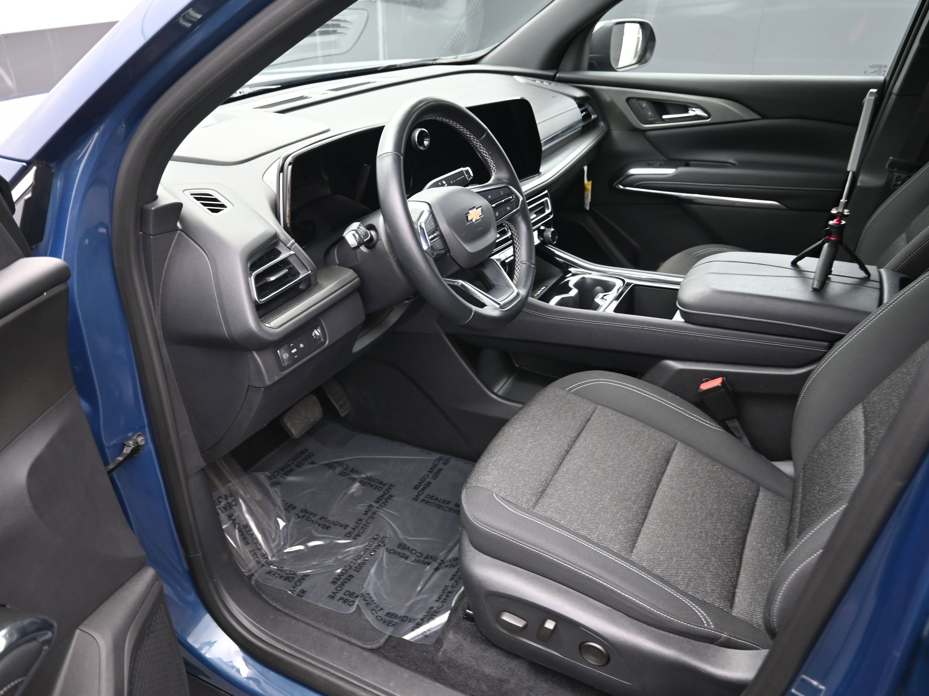 Used 2025 Chevrolet Traverse LT image 17