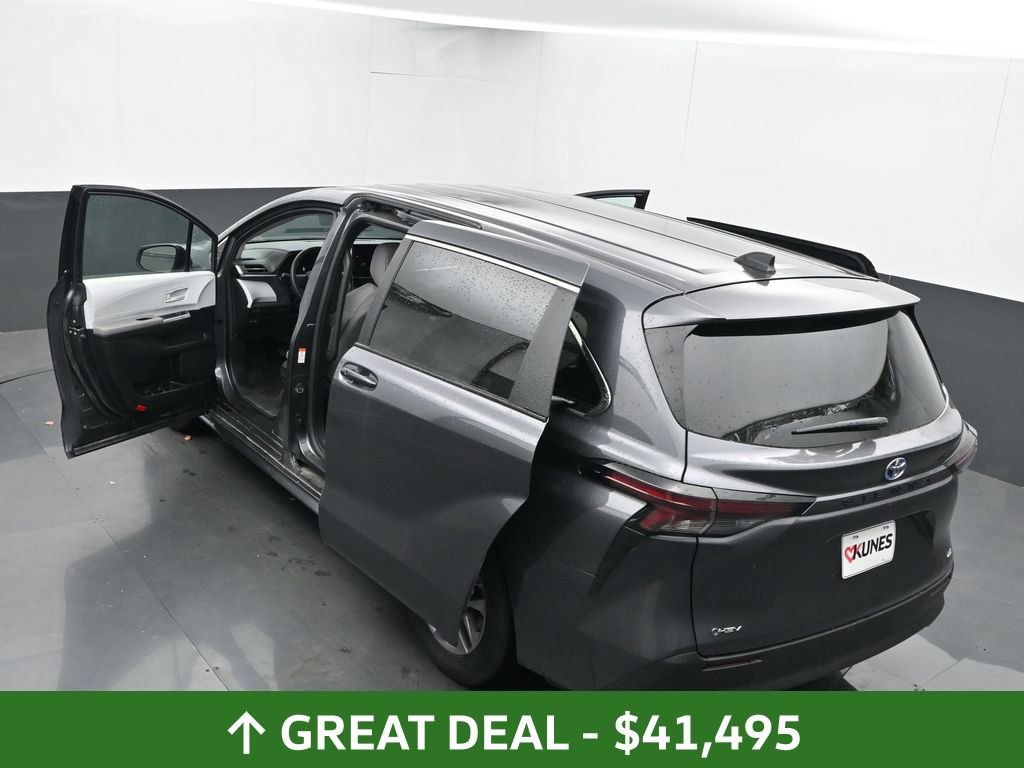 Used 2025 Toyota Sienna LE image 63
