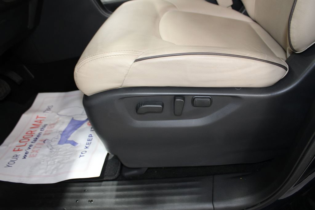 Used 2024 Nissan Armada SL w/ Captain's Chairs Package image 18