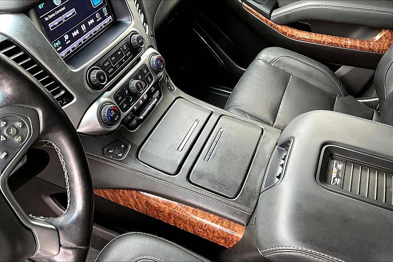 Used 2019 Chevrolet Suburban Premier w/ RST 6.2L Performance Edition RWD image 25