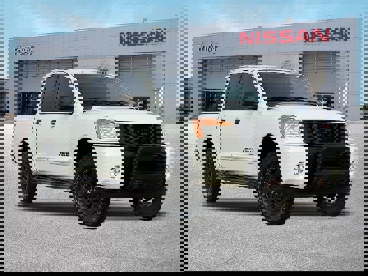 Used 2014 Nissan Titan SV w/ SV Value Truck Package image 1