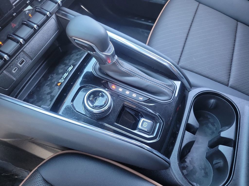 Used 2025 GMC Canyon AT4 w/ Nightfall Edition AWD/4WD image 13