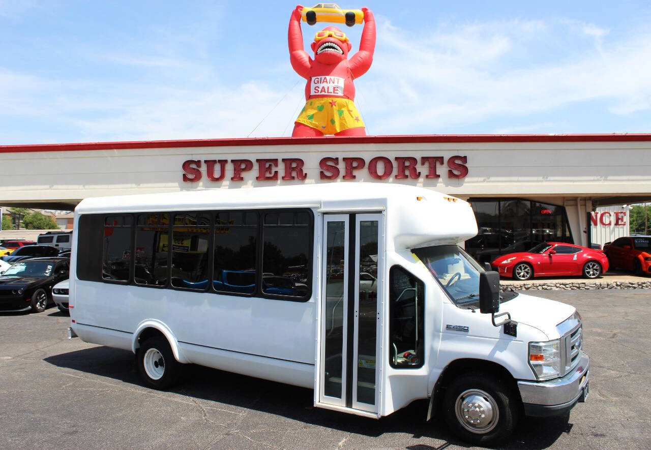 Used 2013 Ford E-450 and Econoline 450 Super Duty w/ Shuttle Bus Prep Pkg RWD image 1