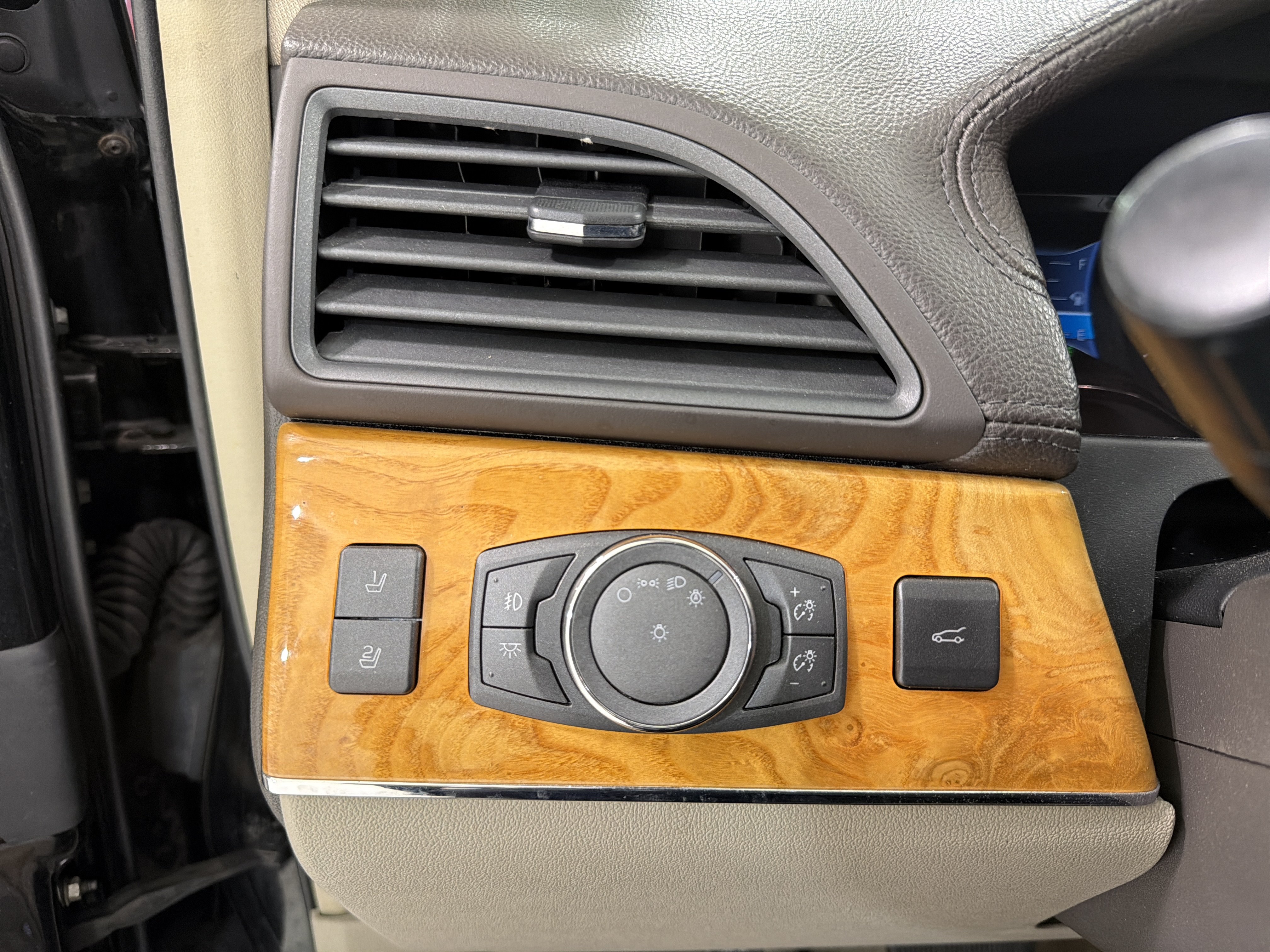 Used 2015 Lincoln MKX FWD w/ Equipment Group 101A image 20