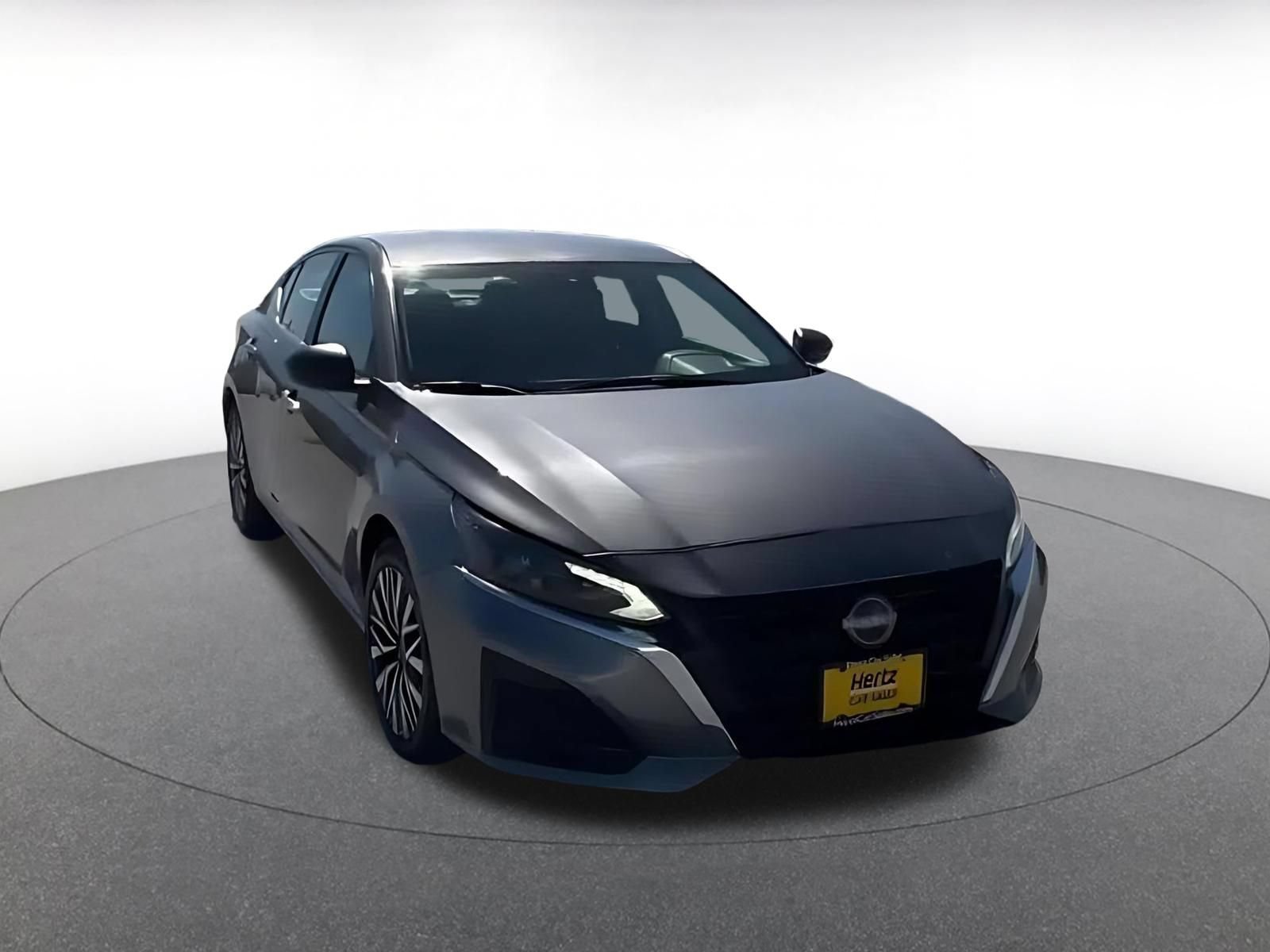 Used 2025 Nissan Altima 2.5 SV FWD image 2