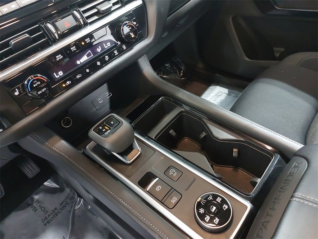 Used 2024 Nissan Pathfinder SV w/ SV Premium Package image 27