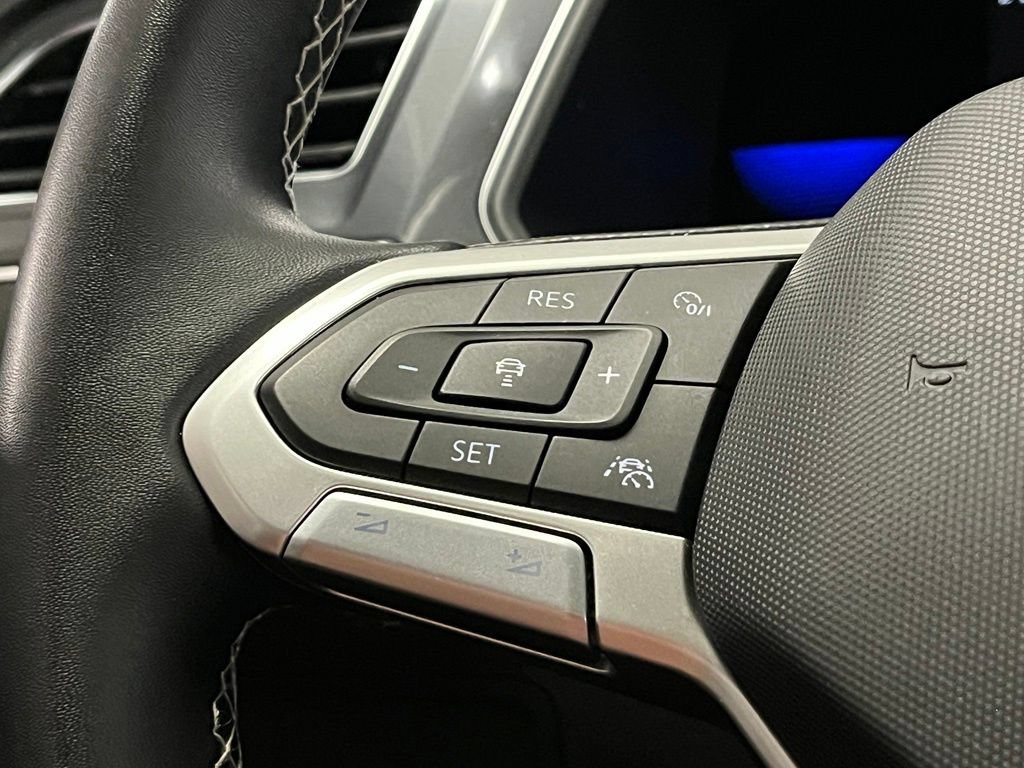 Certified 2023 Volkswagen Tiguan SE R-Line FWD image 27