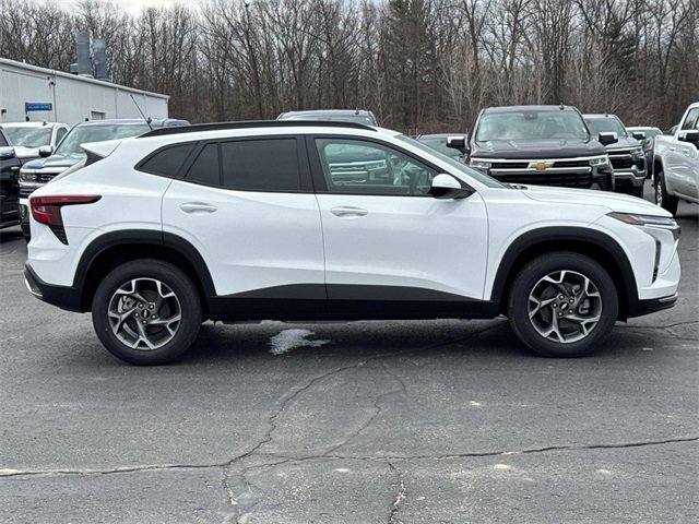New 2025 Chevrolet Trax LT w/ Driver Confidence Package image 2