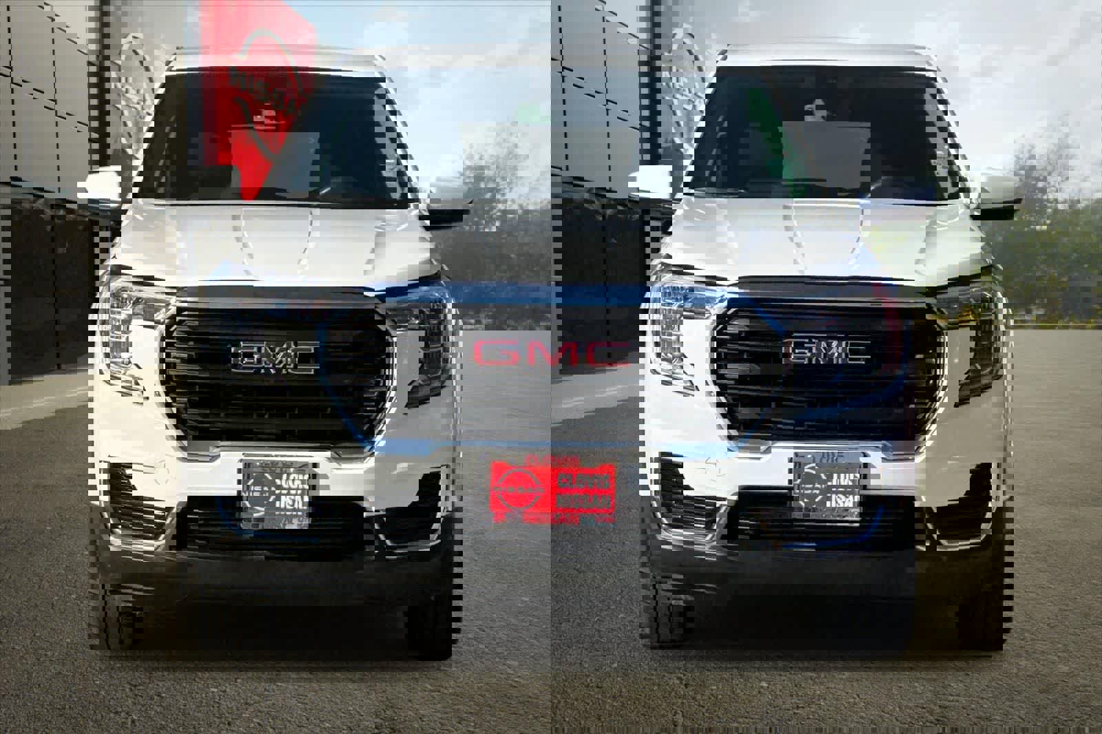 Used 2024 GMC Terrain SLE image 11