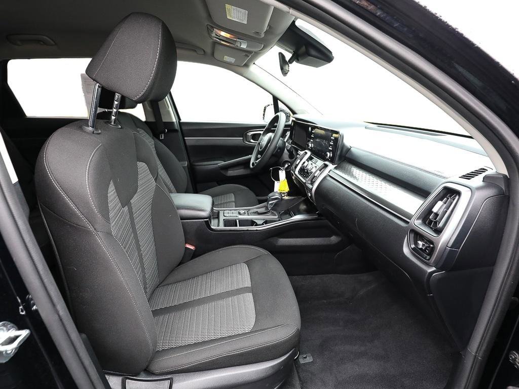 Used 2023 Kia Sorento LX image 21