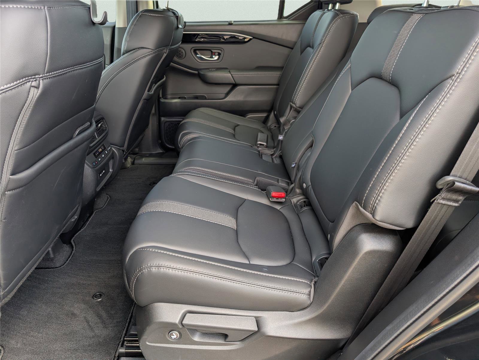 Used 2025 Honda Pilot EX-L image 32