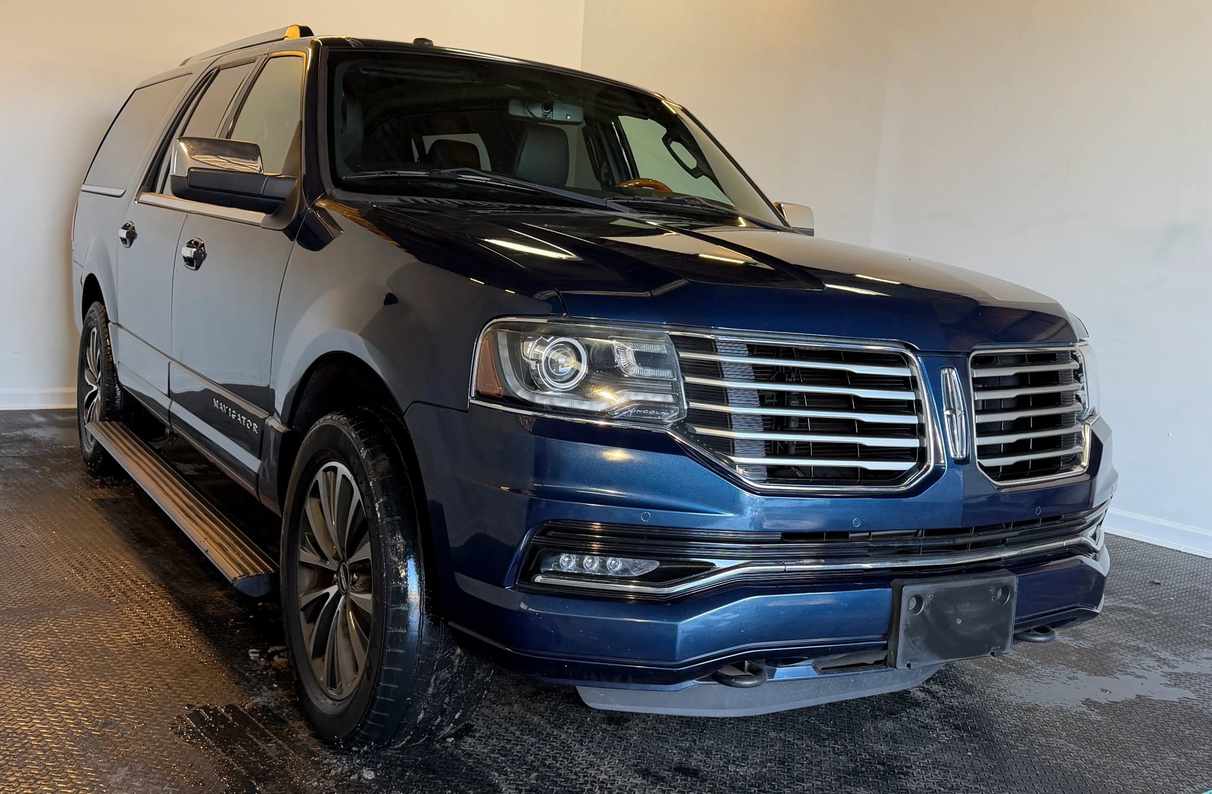 Used 2017 Lincoln Navigator L Select image 2