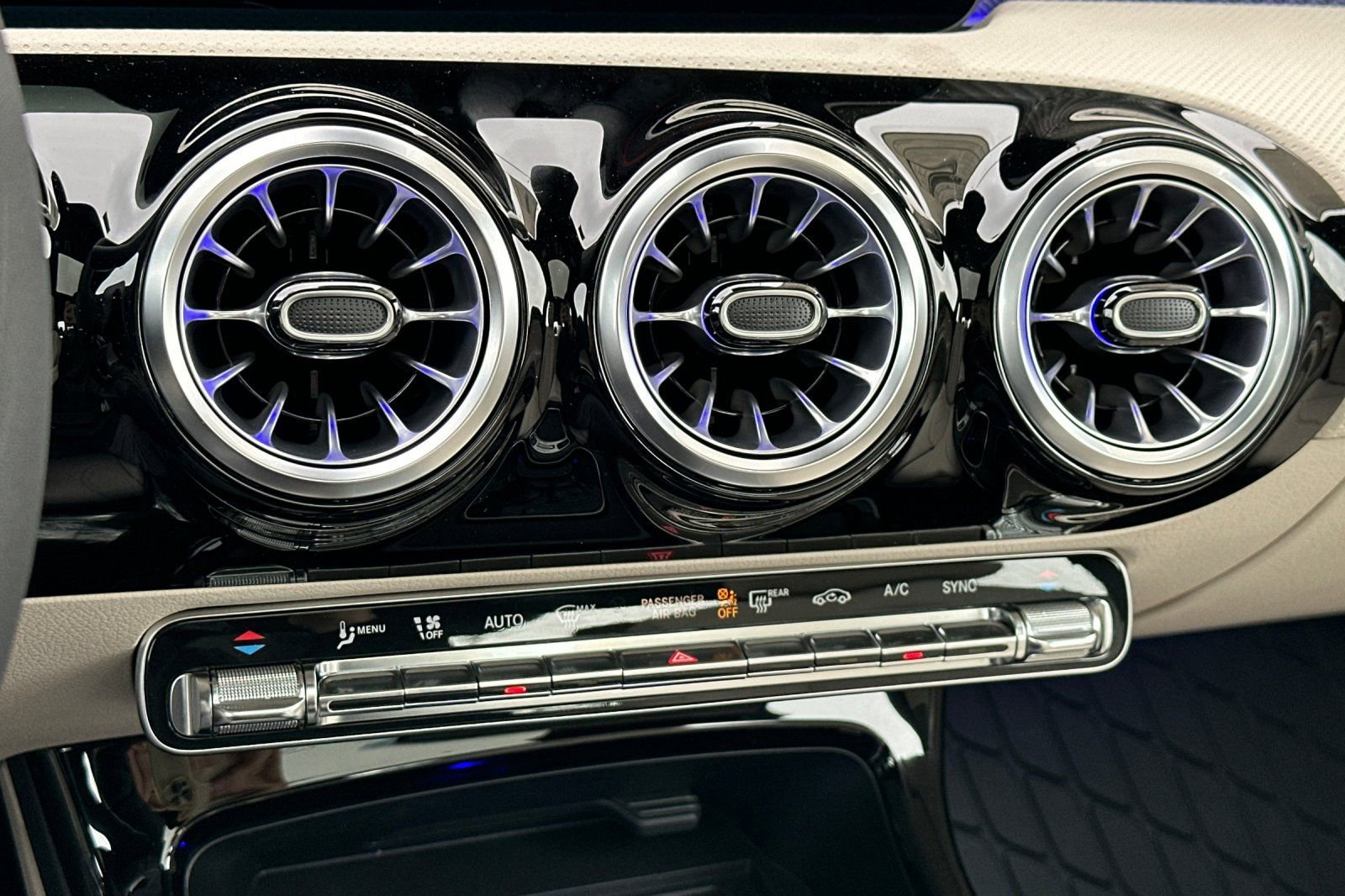 New 2025 Mercedes-Benz CLA 250 4MATIC image 17