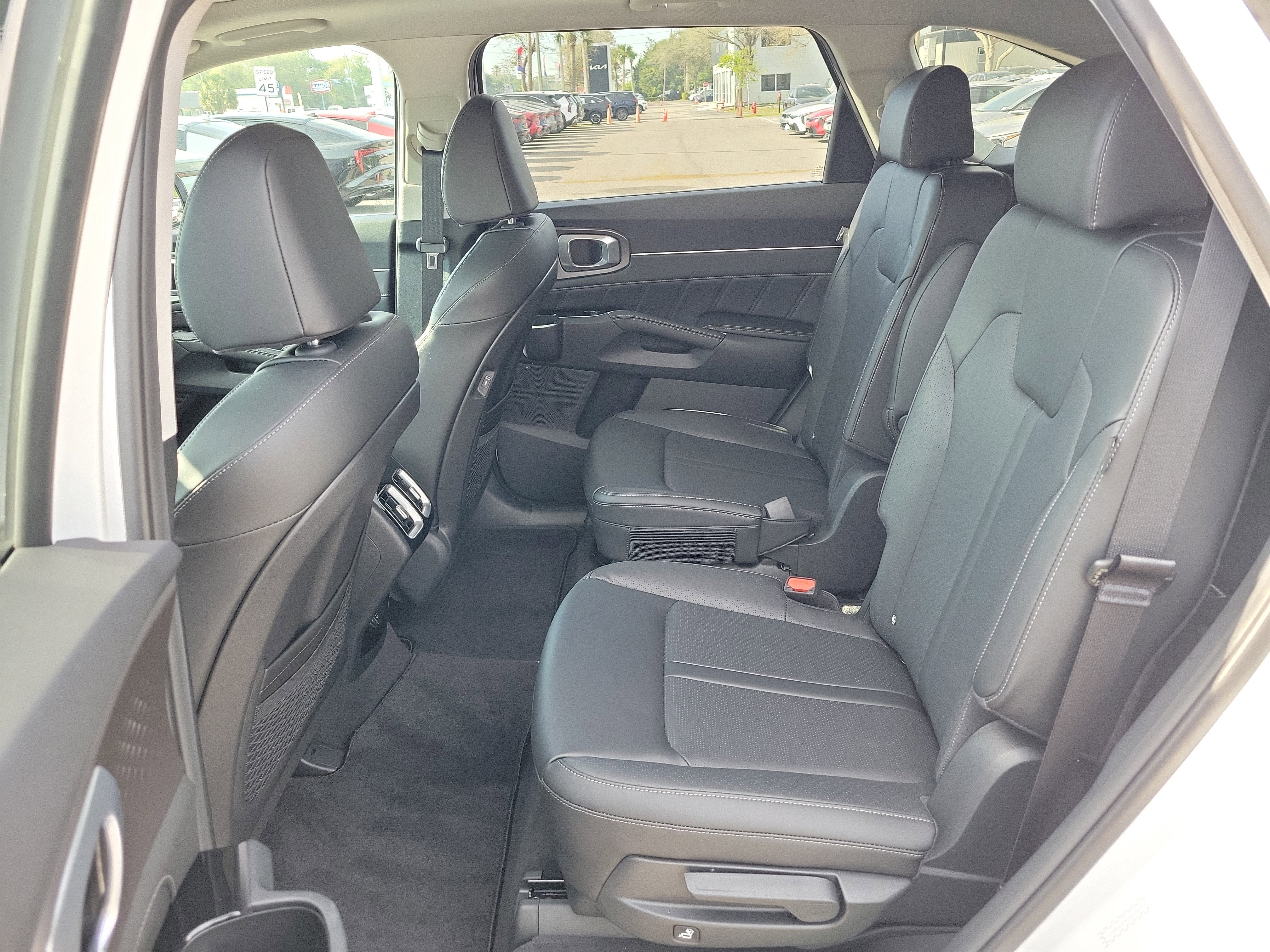 Used 2025 Kia Sorento SX image 16