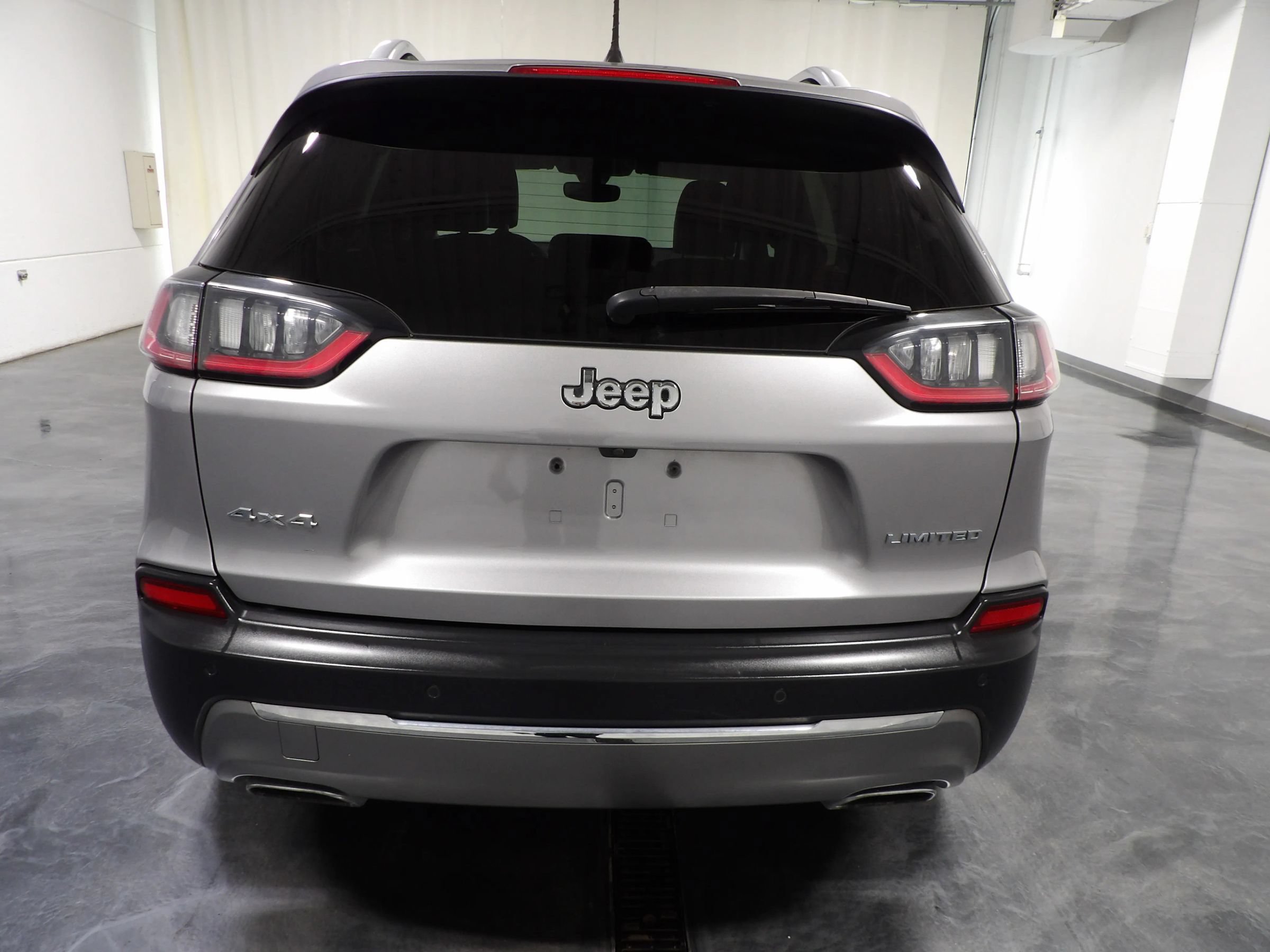 Used 2020 Jeep Cherokee Limited AWD/4WD image 5